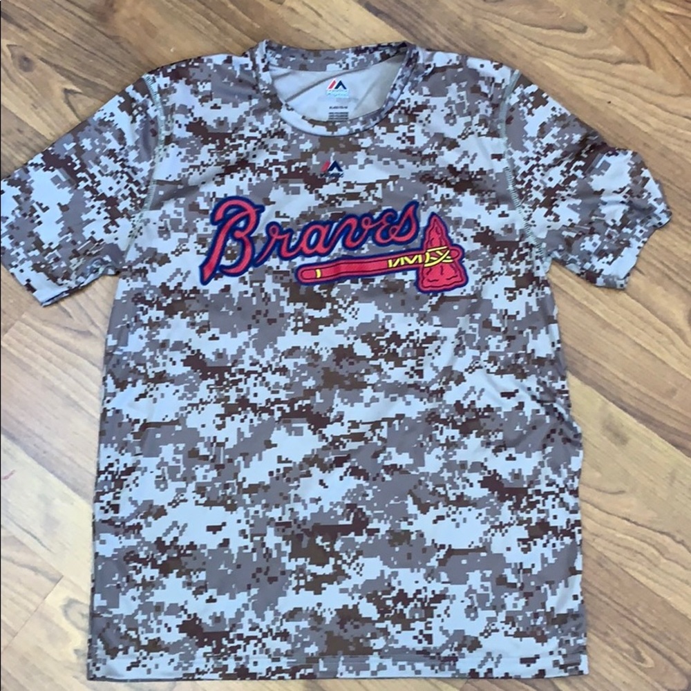 Atlanta Braves digital camo boys shirt. Size xl